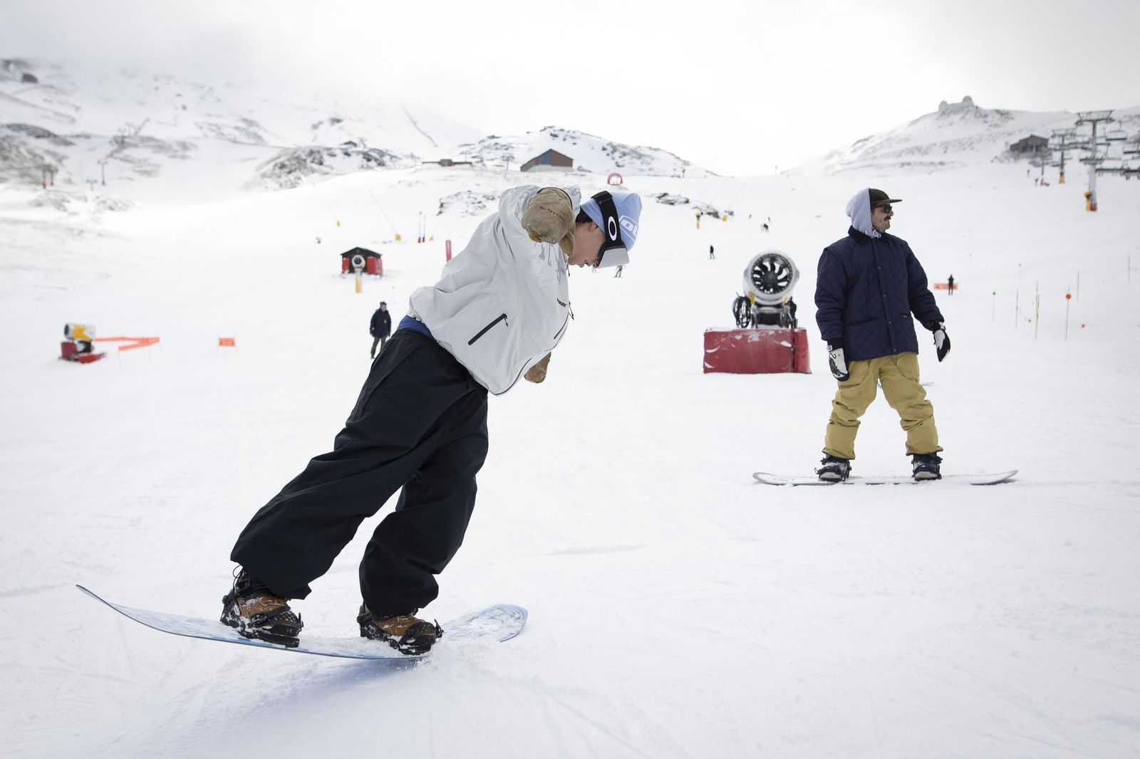 Dos semanas después de abrir la temporada, los esquiadores pueden disfrutar de Sierra Nevada gracias a las nevadas y sobre todo de su fabricación con cañones