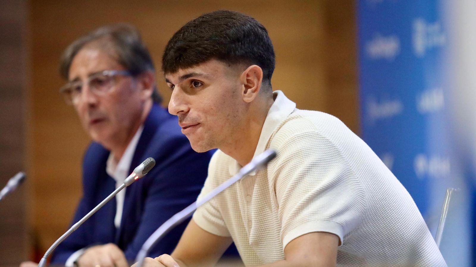 La renovación de Izan Merino y el balance de mercado de Loren, en fotos