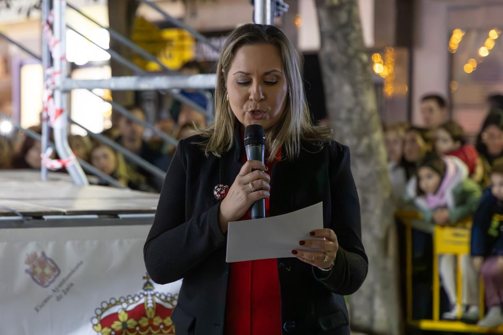 Jaén enciende su Navidad con sus habitantes echados a la calle
