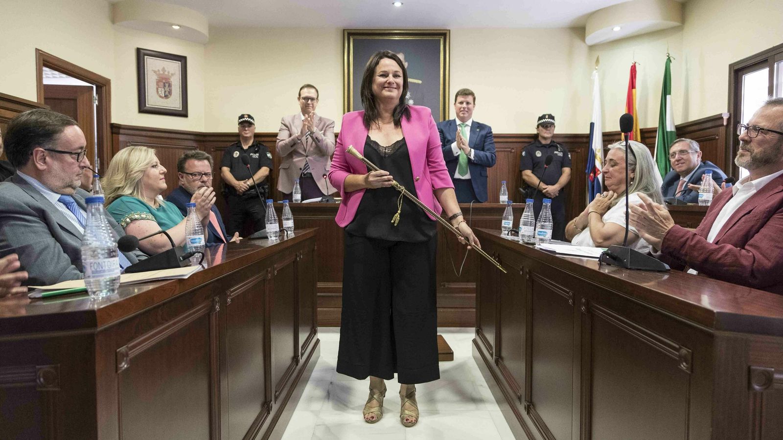 La alcaldesa de Espartinas, Cristina Los Arcos (PSOE), tras su investidura.