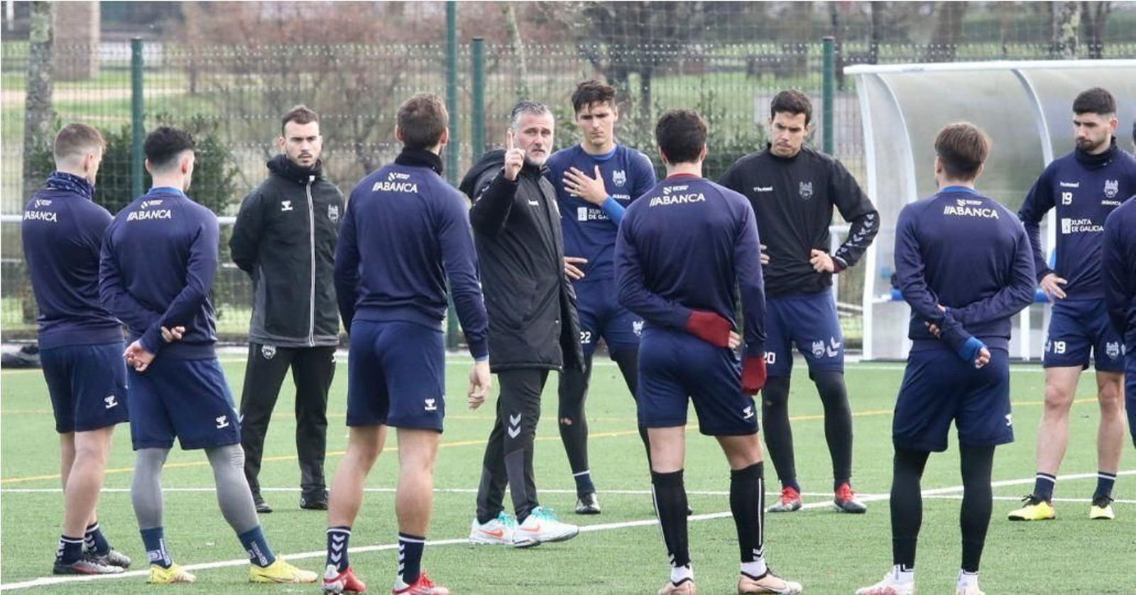 Toni Otero, en su primer entrenamiento al frente del Pontevedra