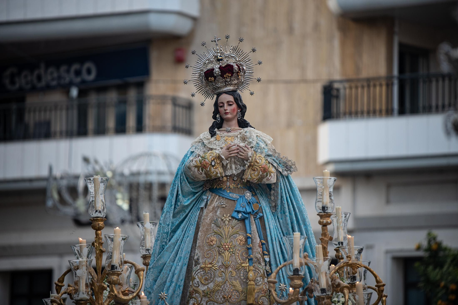 Imágenes de la Inmaculada Concepción procesionando por las calles de Huelva