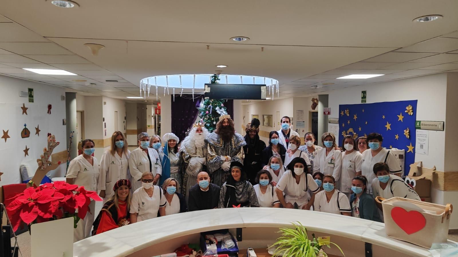 De la Residencia de Mayores a las calles: imágenes del paso de los Reyes Magos por Huércal-Overa