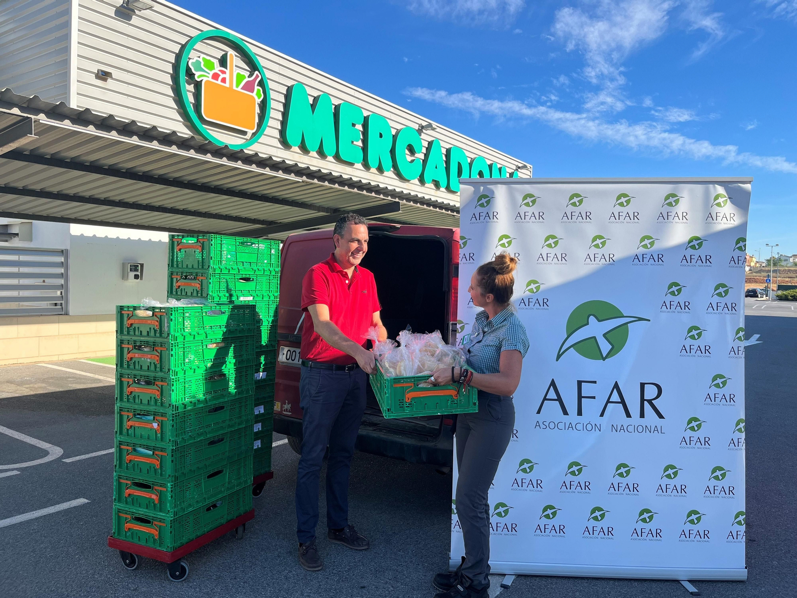 Donación de productos en un Mercadona de Alcalá de Guadaíra