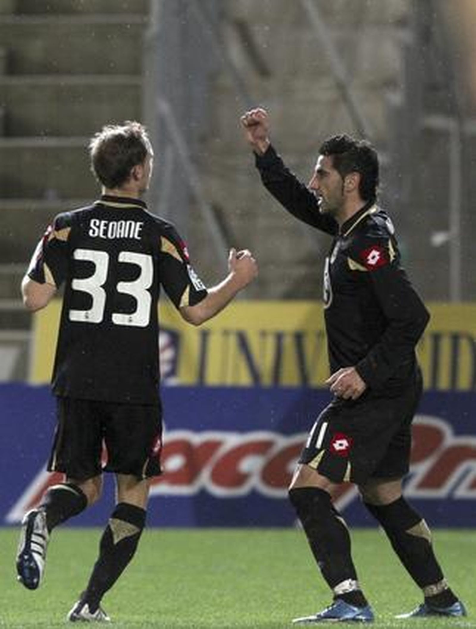 El Córdoba empata 1-1 en casa en la ida de los octavos de final de la Copa del Rey ante el Deportivo. / EFE