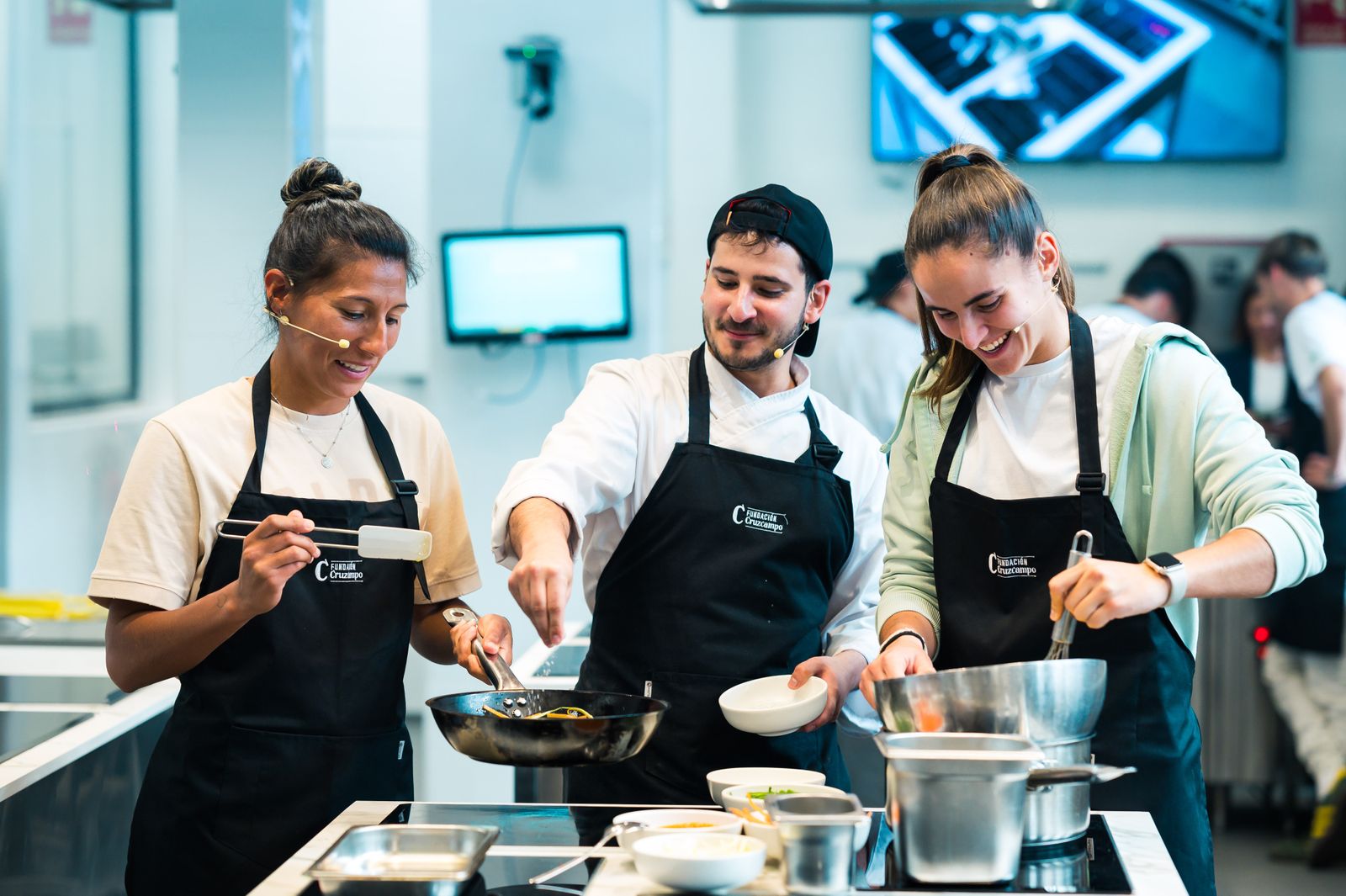 Las fotos de jugadores del Betis y del Sevilla en la Cruzcampo