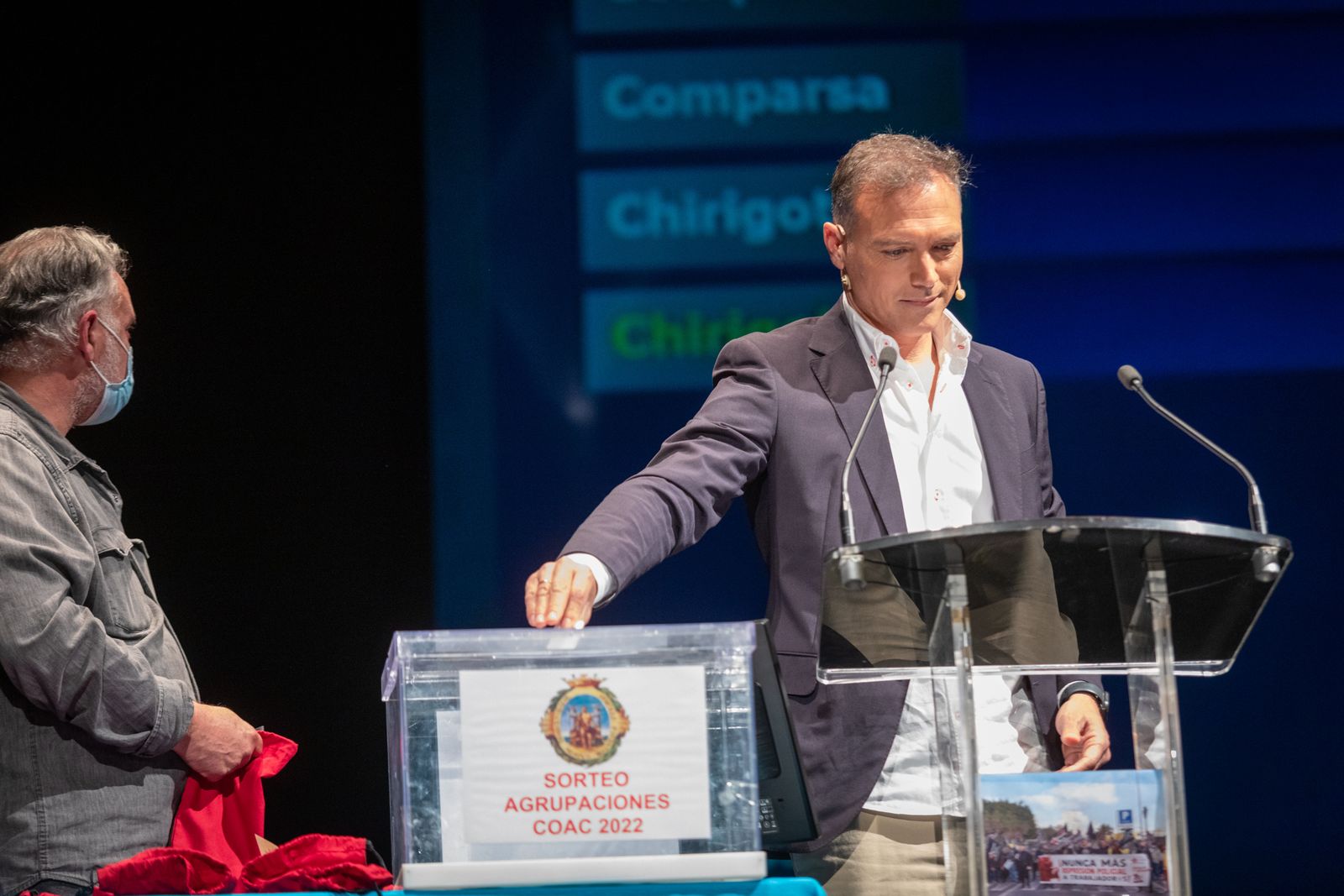 Imágenes de la entrega de los Antifaces de Oro y sorteo del COAC 2022