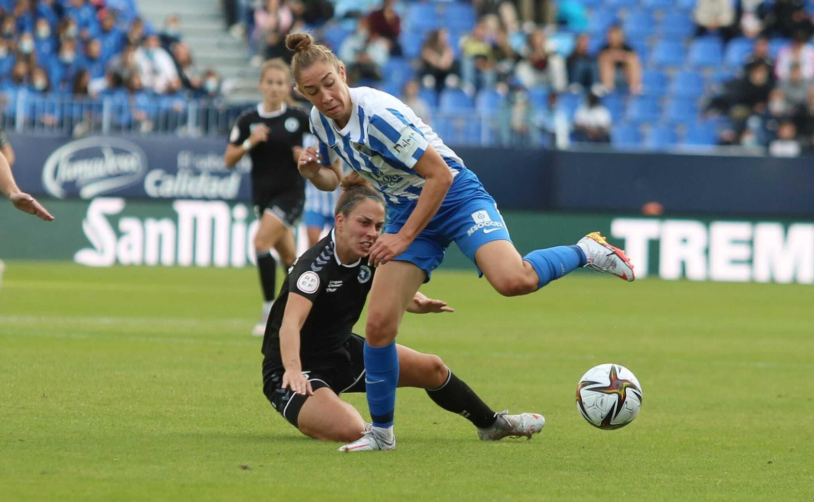 Galería: La plana mayor del Málaga CF apoyó al Femenino