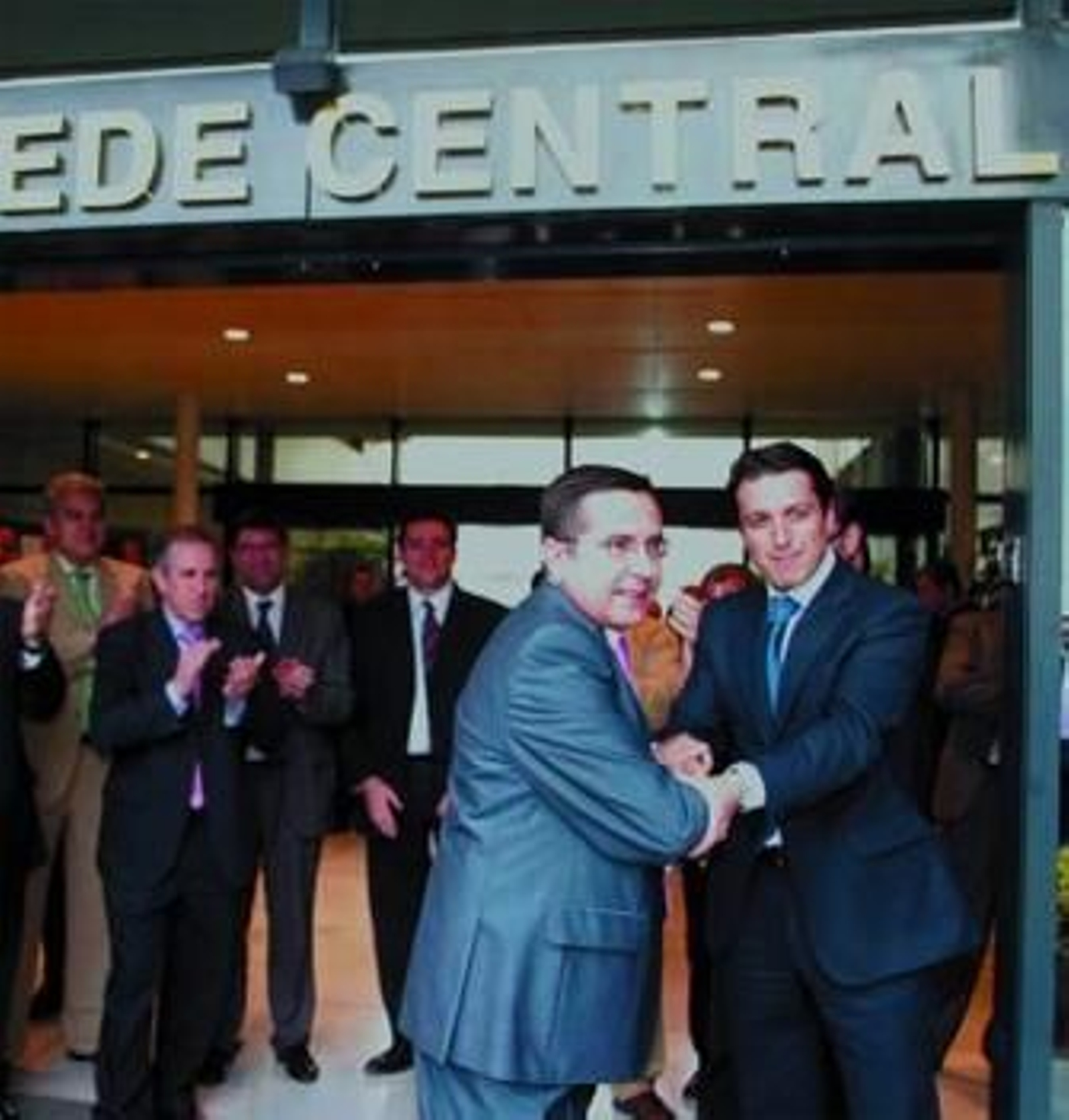 Antonio Ruiz Rejón, en el centro, el día en que fue elegido presidente.