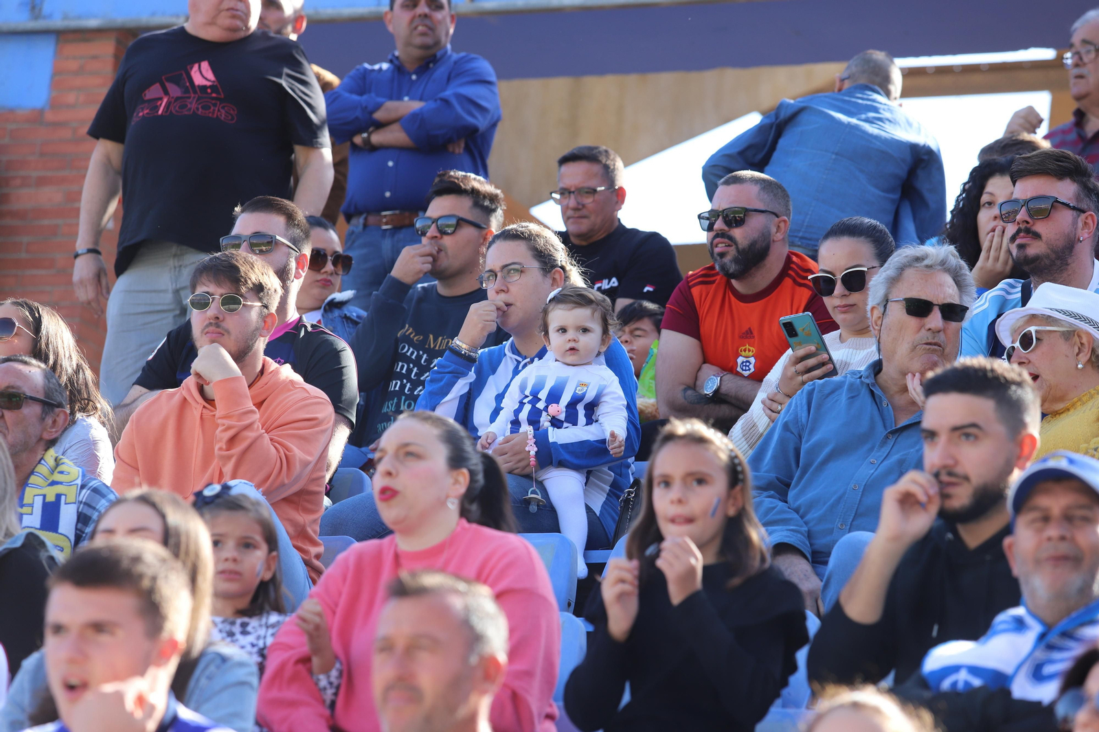 Imágenes del gran ambiente en el Nuevo Colombino para ver el  Recre-Burgos