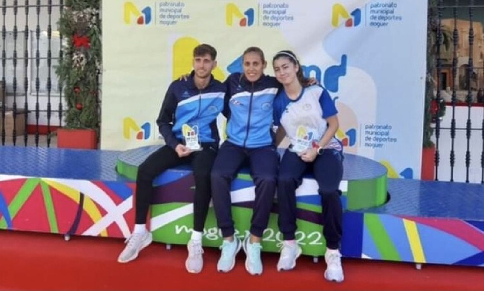 Alejandro Villalta e Irene Miranda, con su entrenadora Ana Belén Beltrán.