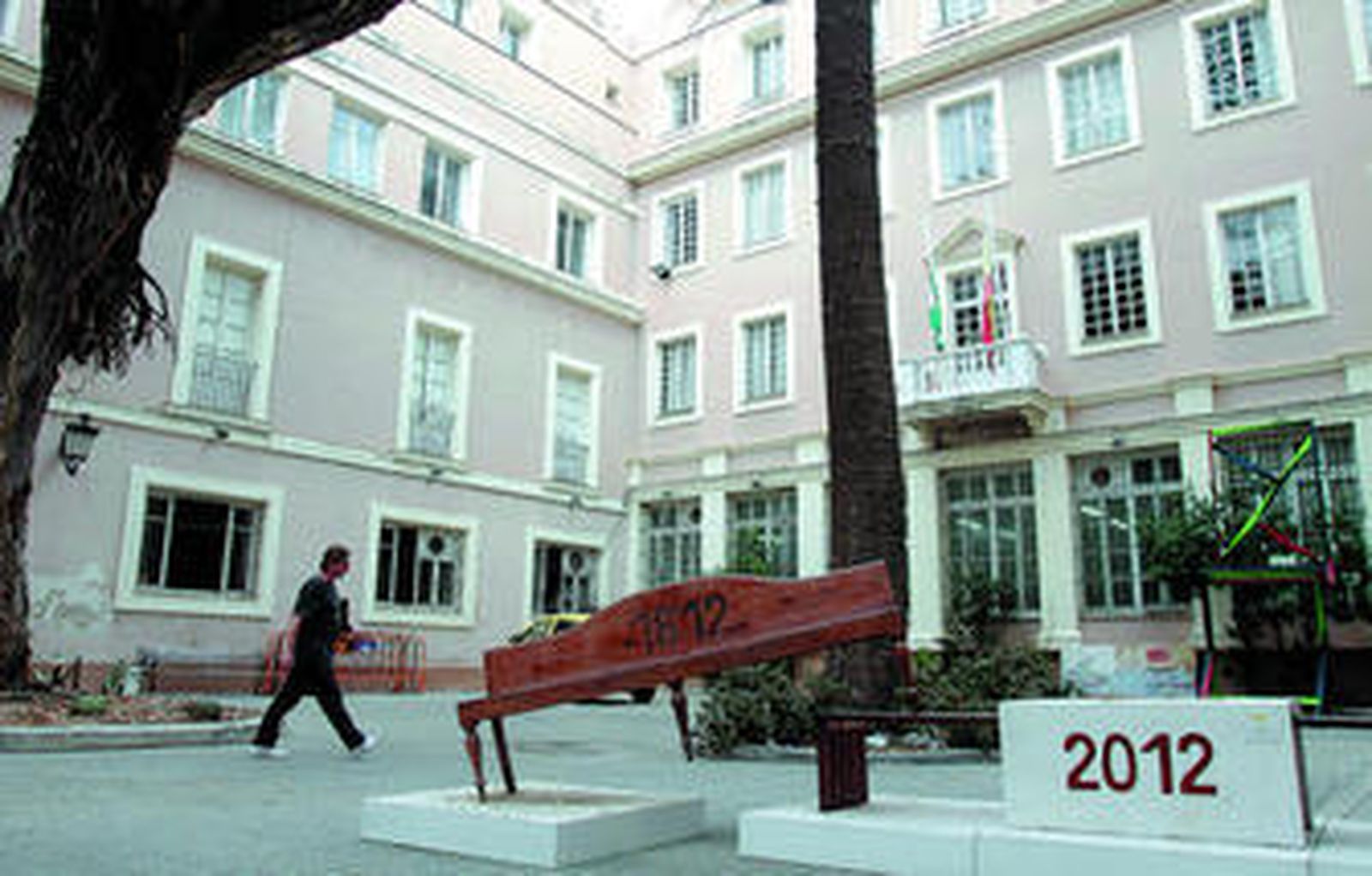 El señero patio de la Escuela de Arte, sito en pleno callejón del Tinte.
