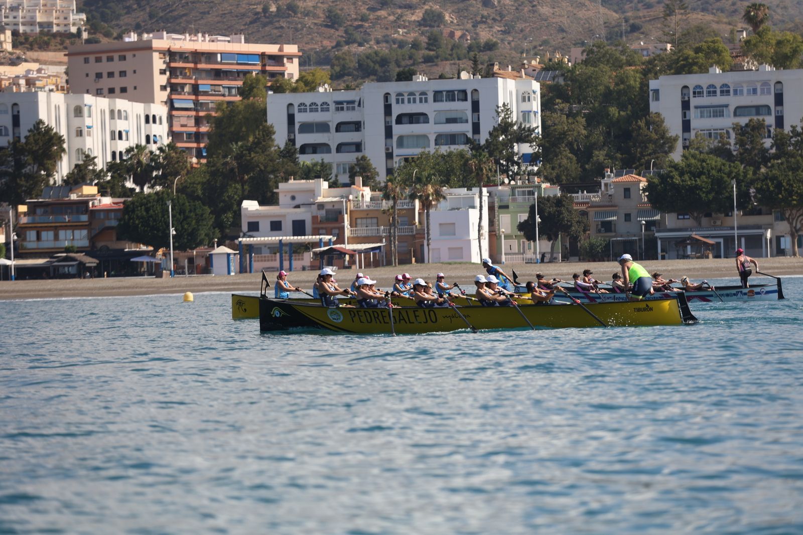 Más de 100 mujeres supervivientes de cáncer participan este sábado en una Regata Nacional en Málaga