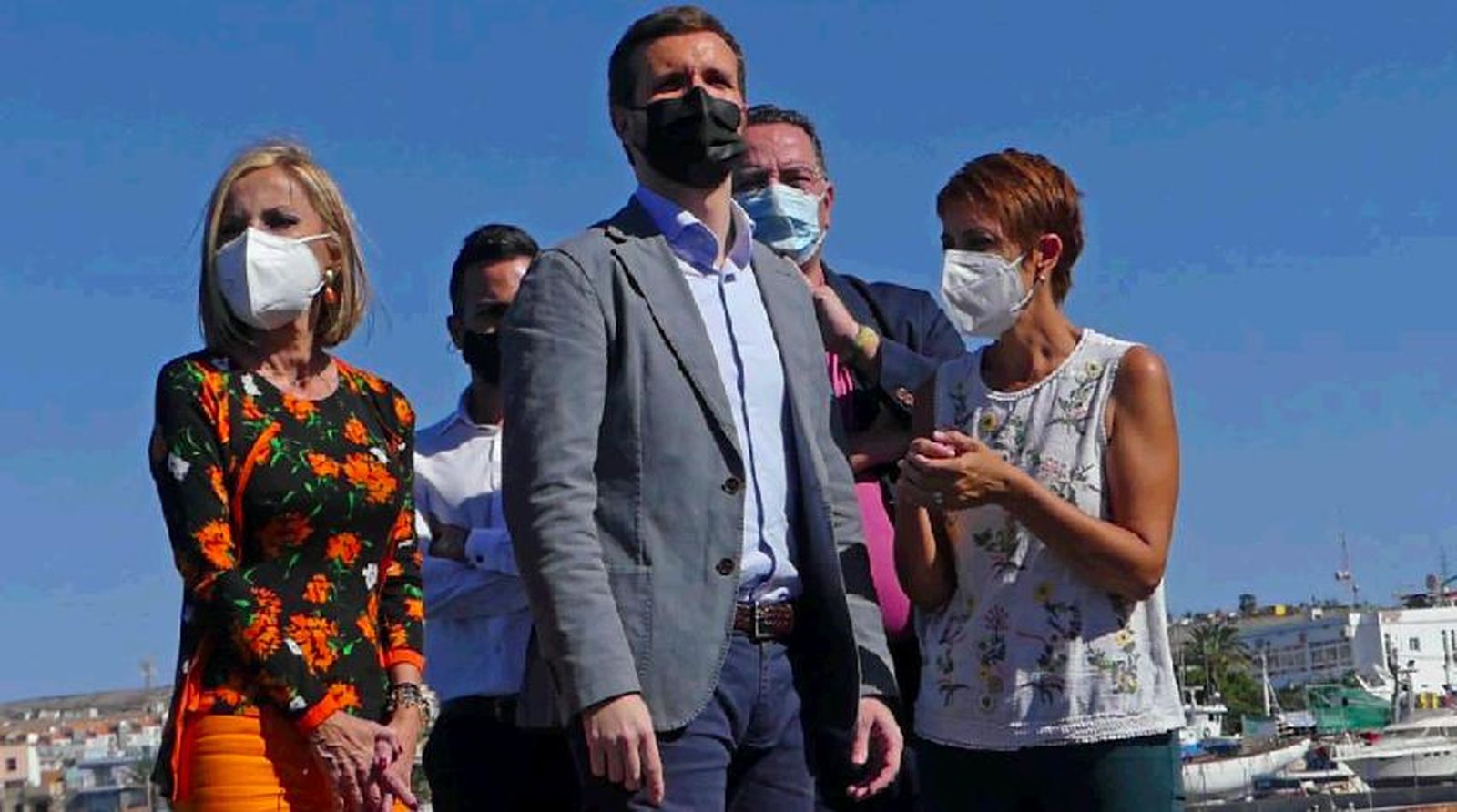 Pablo Casado, en su visita al muelle de Arguineguín.