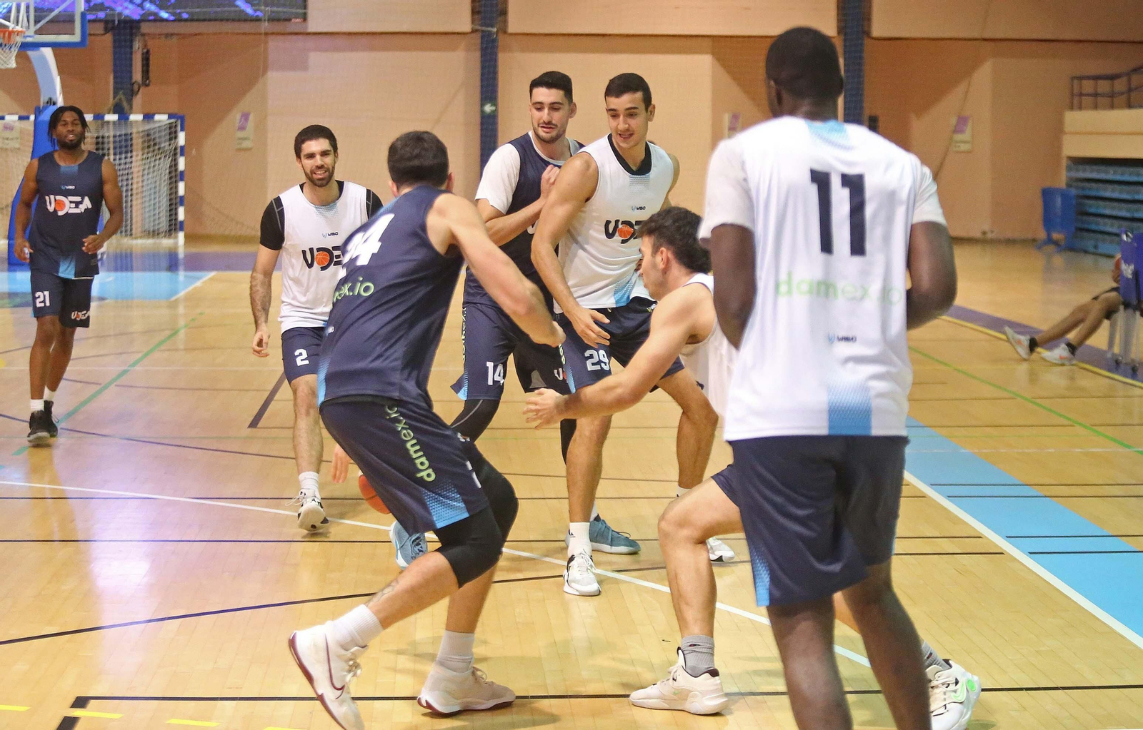Fotos del primer entrenamiento de Miki Ortega al frente de Udea