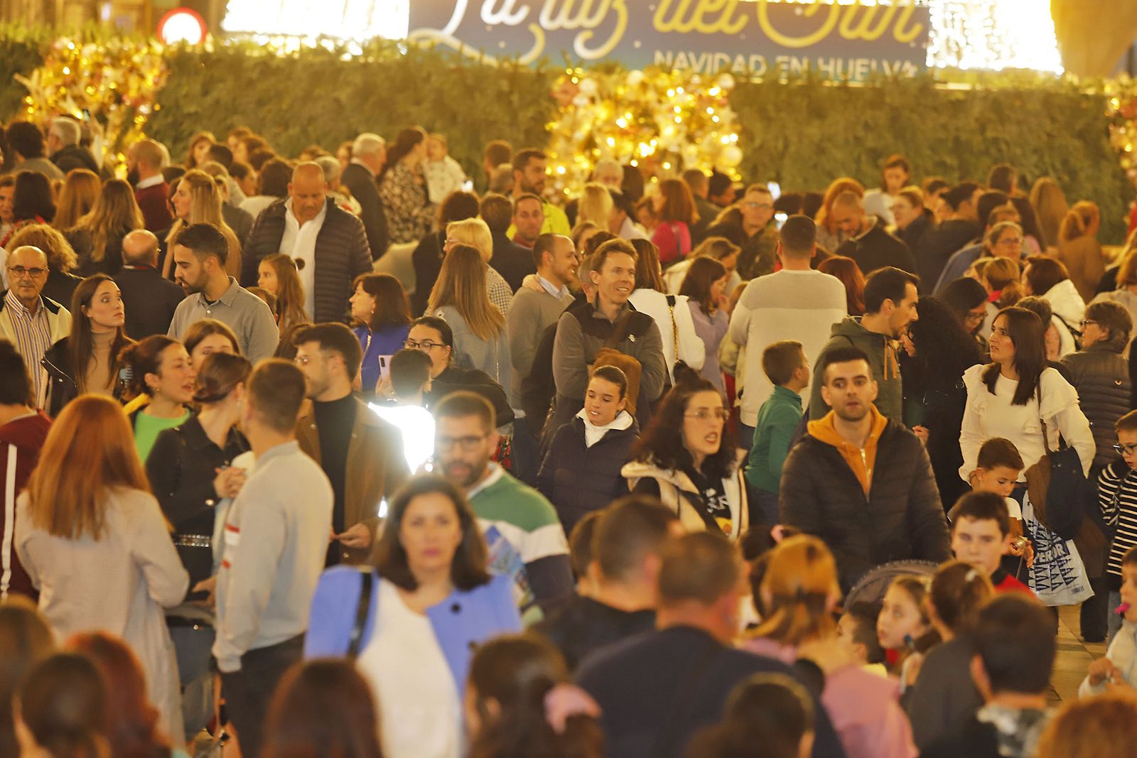 Imágenes del mercado navideño de la Plaza de Las Monjas