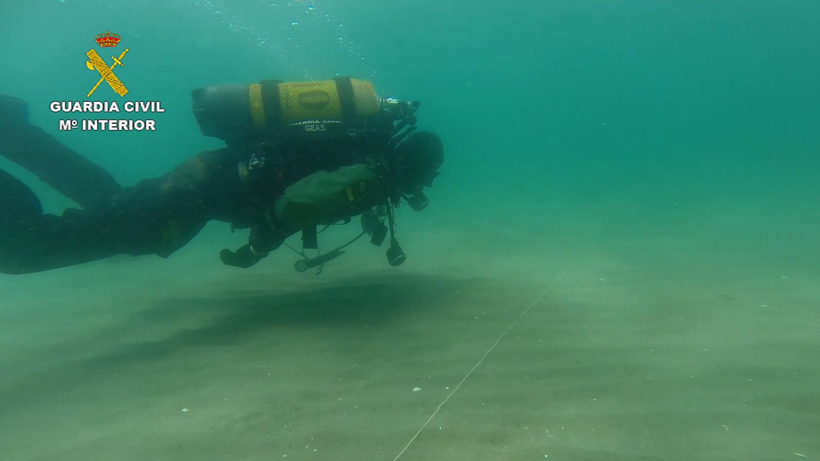 Las fotos de las ánforas recuperadas por la Guardia Civil en Puente Mayorga