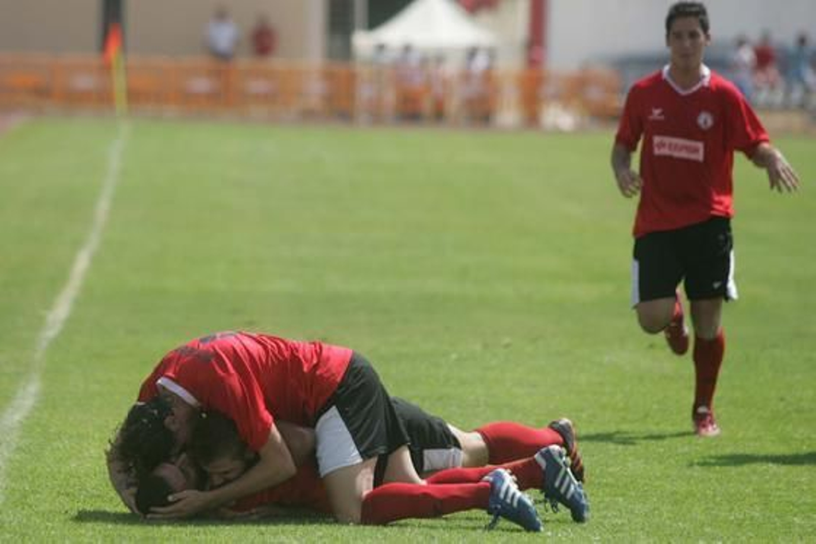 El San Roque desperdicia dos goles de ventaja ante el Pozoblanco y sufre, en su estreno como local, su primera bofetada de la temporada./Fotos: Quiñones

Foto: J.M.Q.