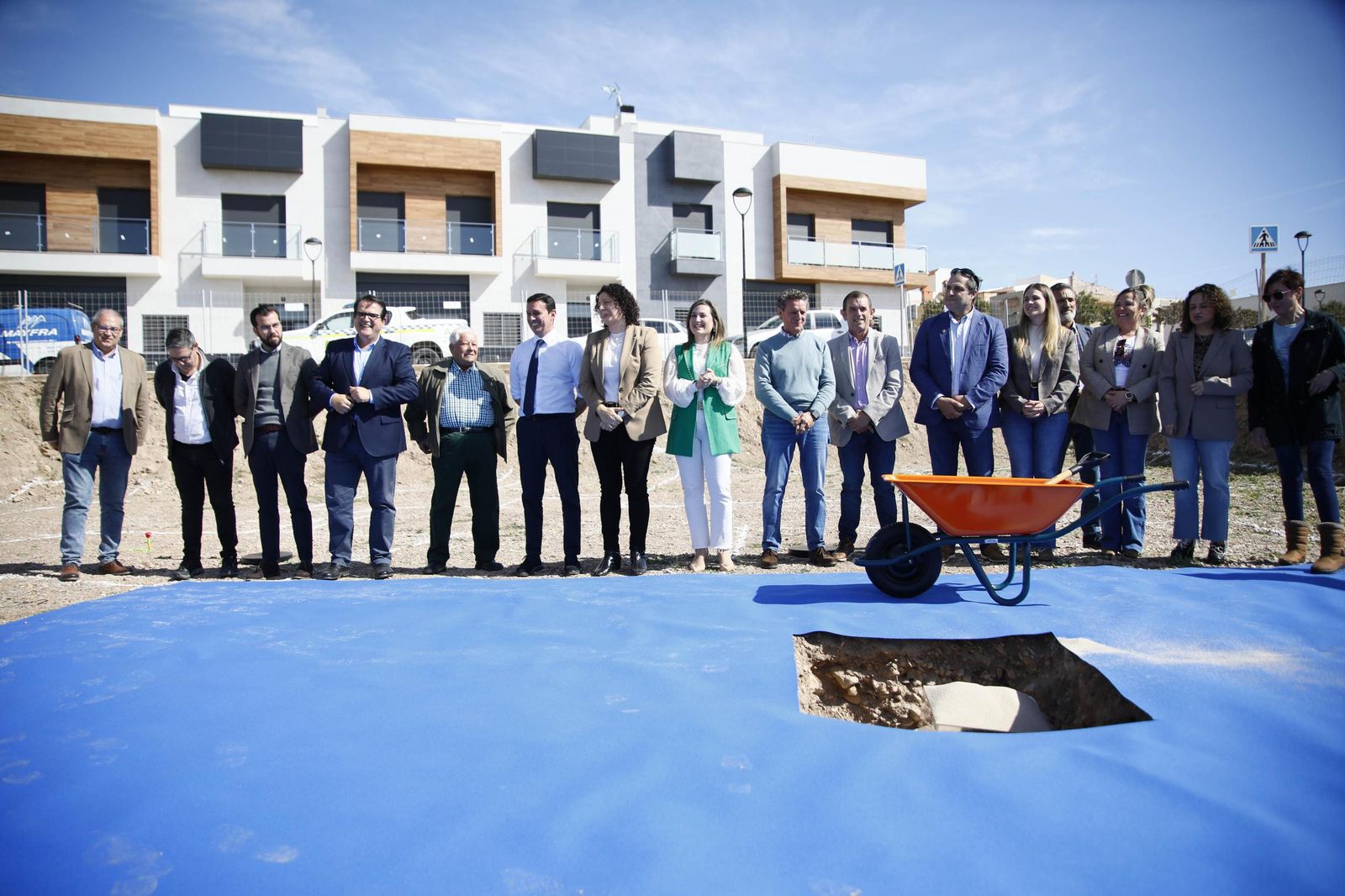 Las imágenes de la primera piedra del Centro de mayores en Balanegra