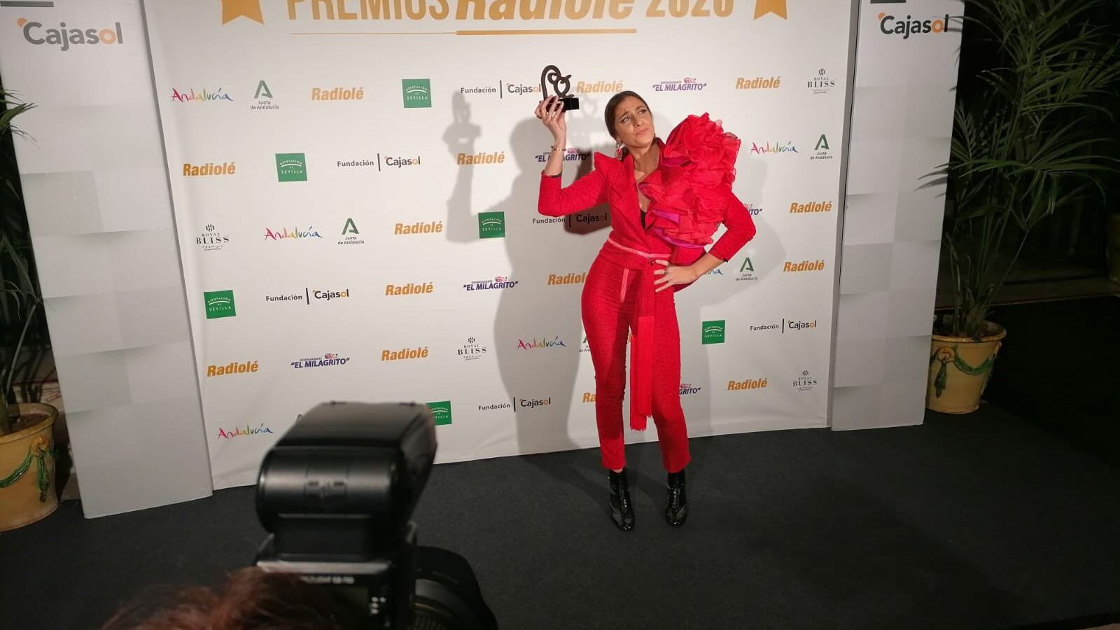 María Peláe con su galardón