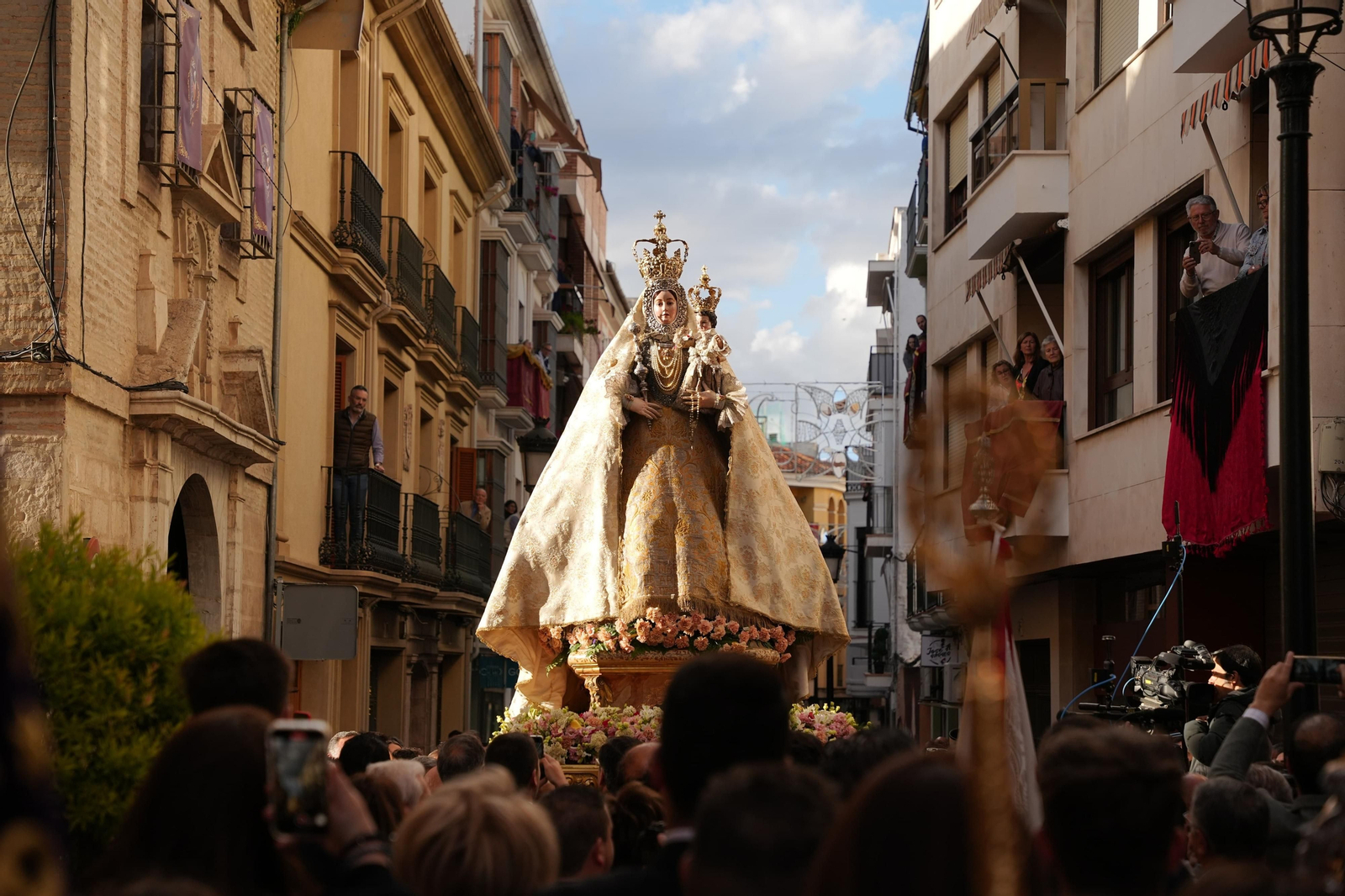 El traslado de la Virgen de Araceli en Lucena, en imágenes