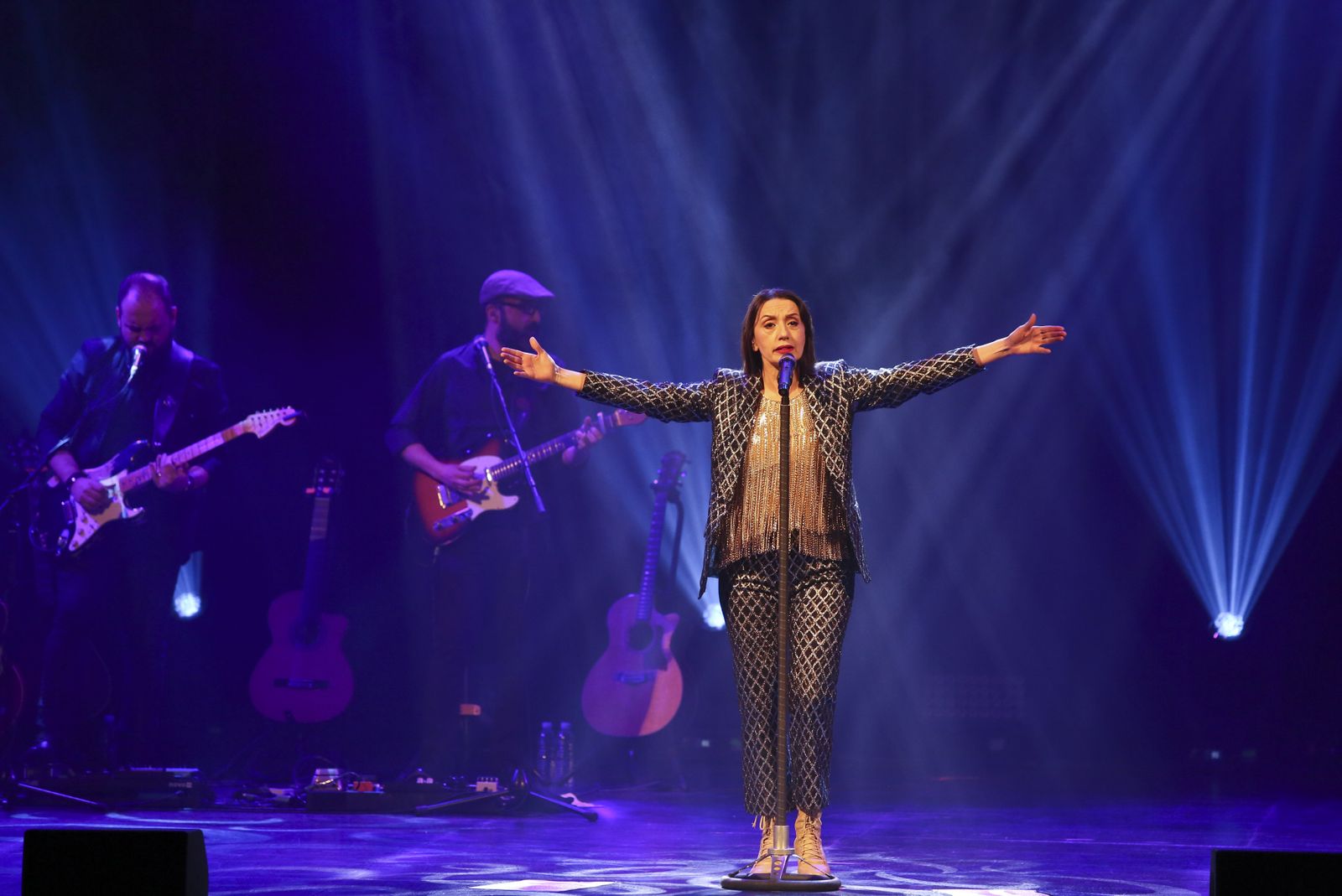 Luz Casal alza el vuelo en el Cervantes