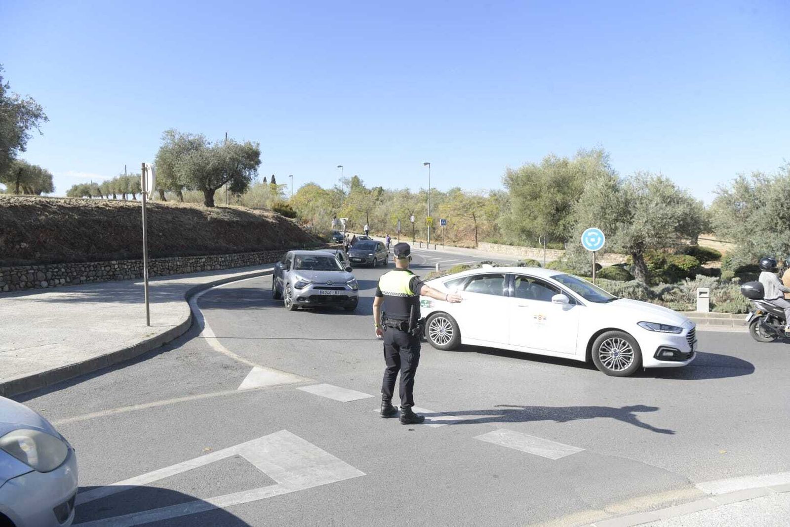 La jornada del Día de Todos los Santos en Granada, en imágenes