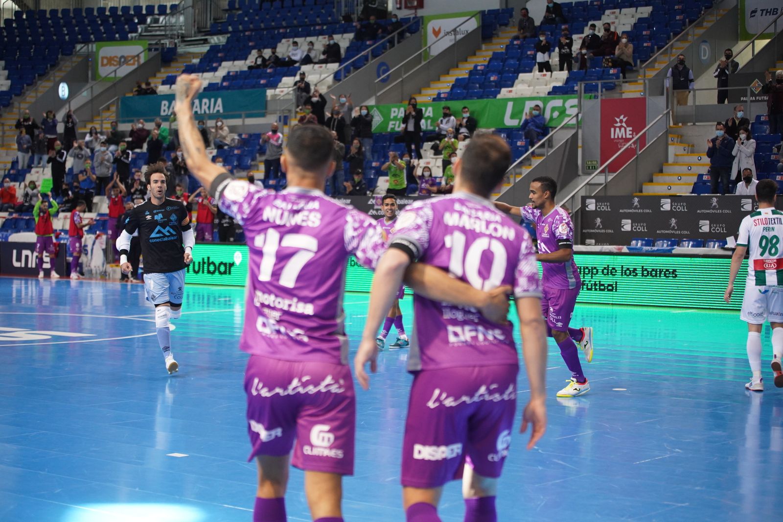 El Palma Futsal celebra el 1-0 de Higor ante el blanquiverde Lucas Perin.