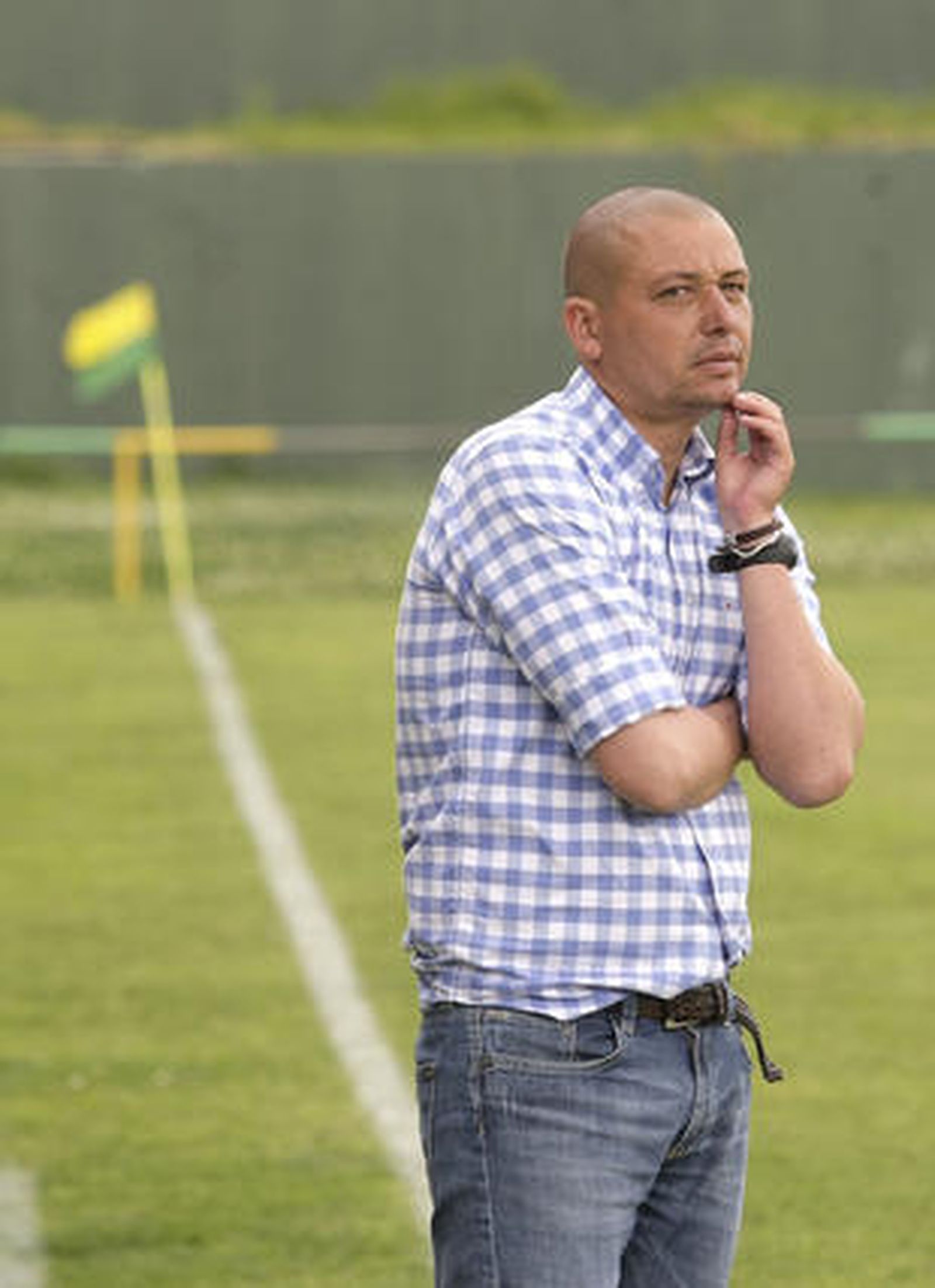 El filial amarillo, que acaba con diez jugadores, se impone con sufrimientos a Los Barrios y logra la permanencia./Fotos:Erasmo Fenoy

Foto: Erasmo Fenoy