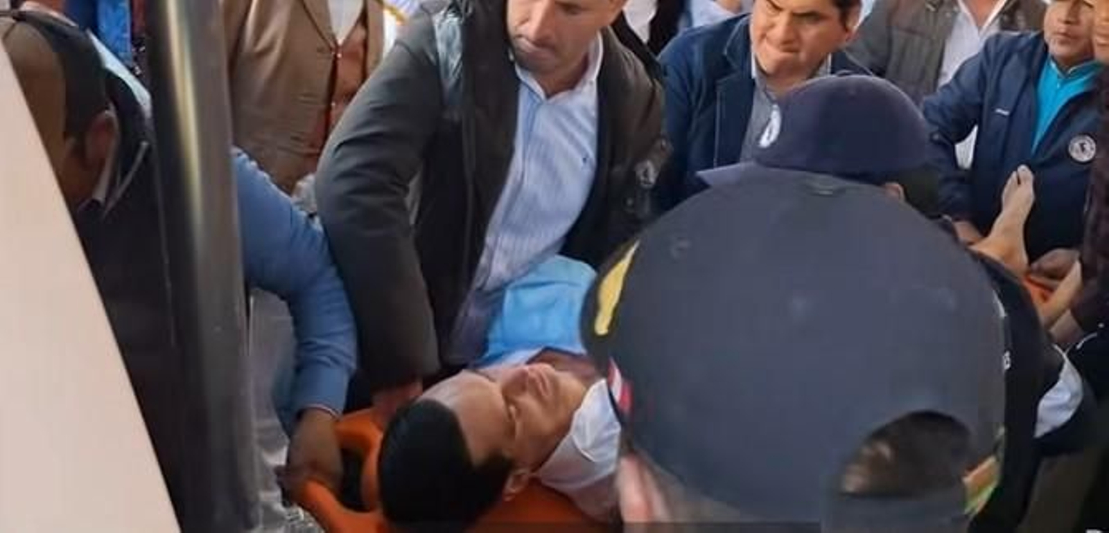 Captura de pantalla del traslado de Galván a la ambulancia.