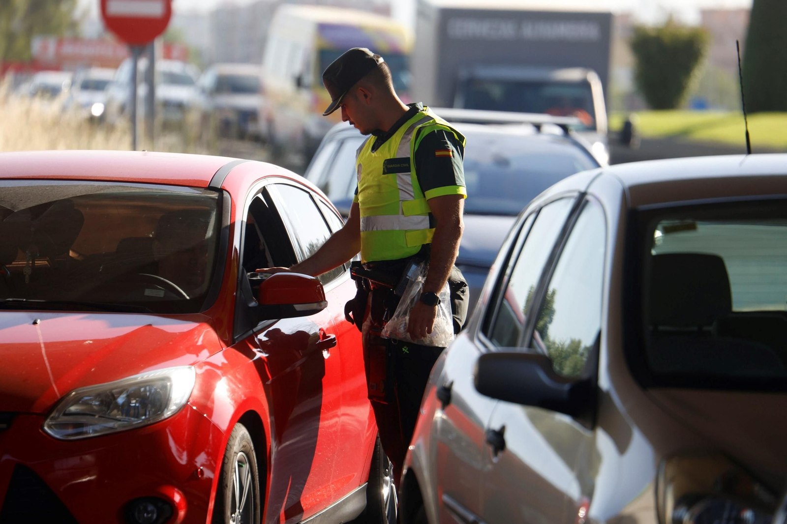 En imágenes, la campaña "No corras, no bebas, no cambies de rueda", de la Guardia Civil, DGT y Aspaym Córdoba.
