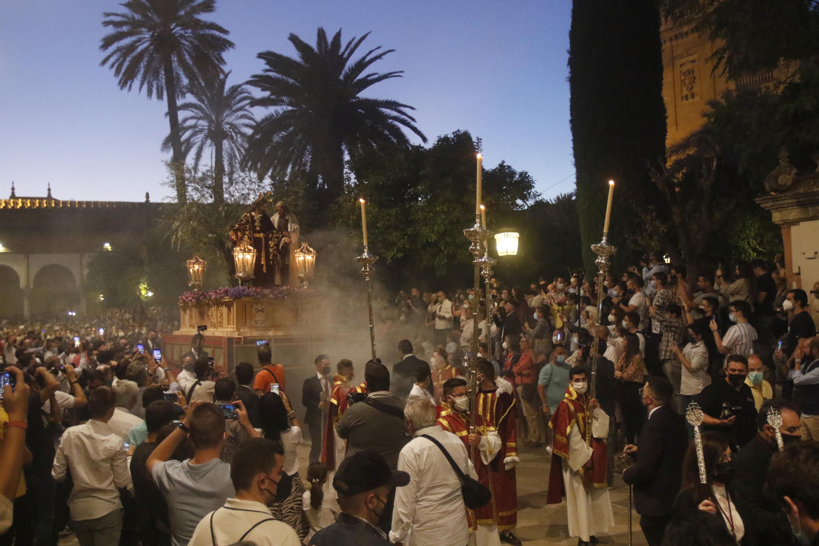 La salida extraordinaria del Señor de la Salud de Córdoba, en imágenes
