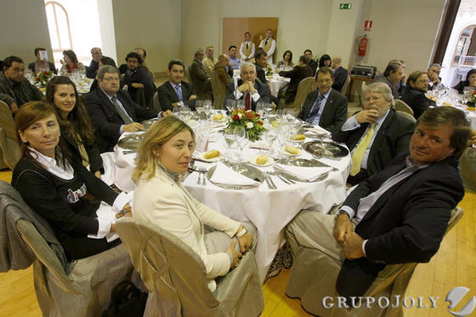 Maravillas Moreno, Virginia Domínguez, Marisa López Mesa, Félix Mario Muñoz García, Juan Baquero, Francisco Melero, Manuel Rodríguez García, el profesor Antonio Arcas y Jordi Domenech, gerente del Pantalán Zero, de Puerto Sherry.

Foto: Julio Gonzalez-Joaquin Pino-Jose Braza