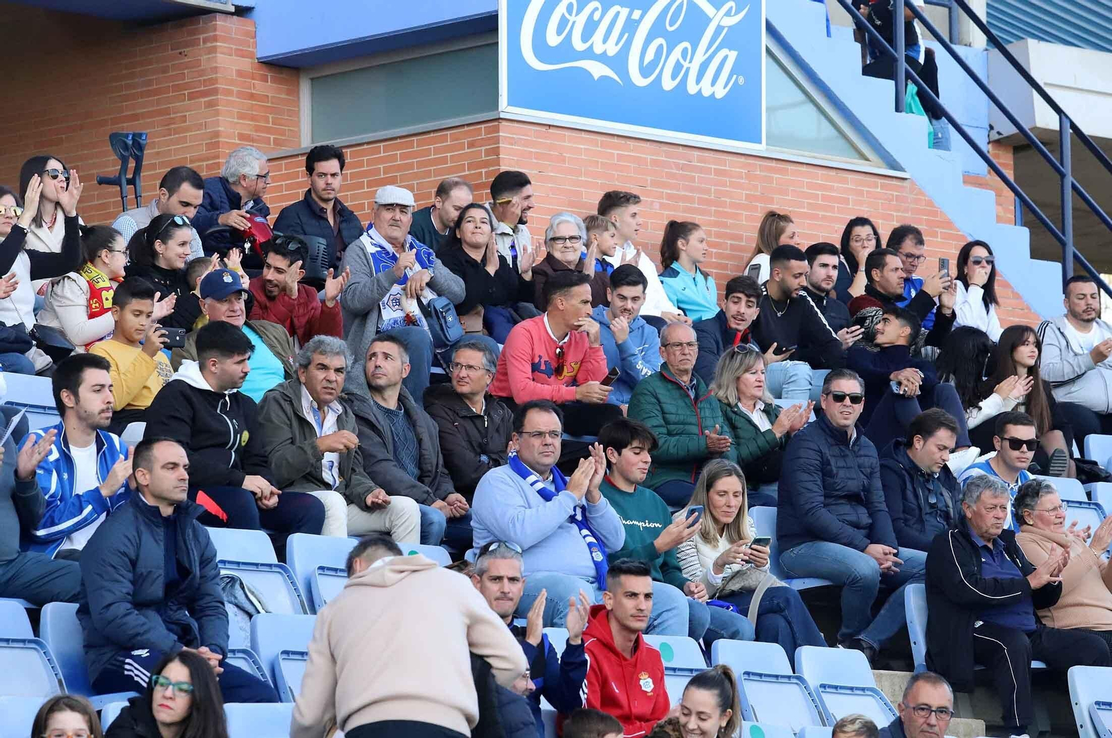 Imágenes del ambiente en las gradas del Nuevo Colombino