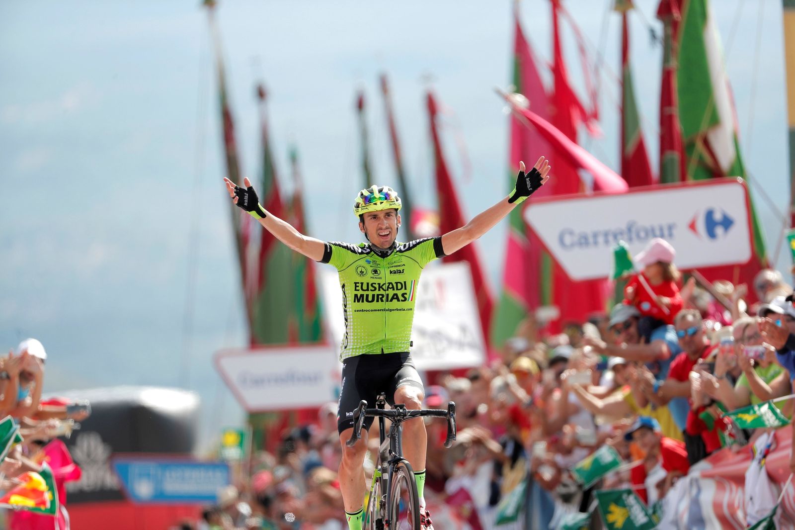 Óscar Rodríguez celebra su victoria en La Camperona.