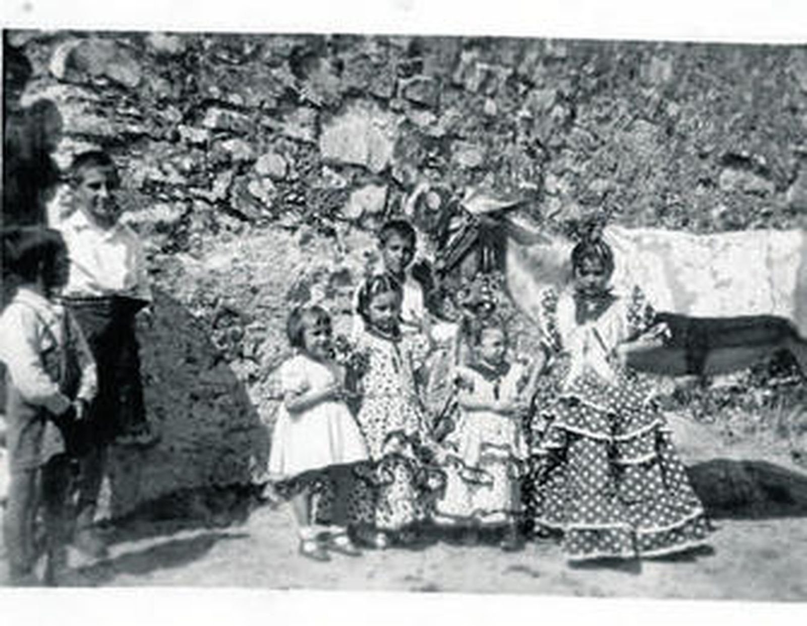 La Asociación Cultural Lieva se 'pierde' entre recortes de prensa