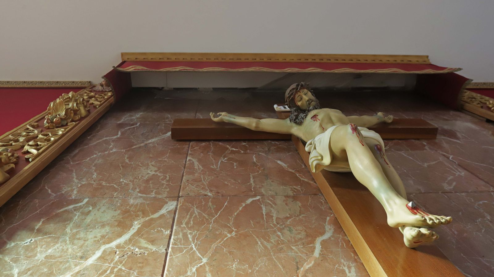 Fotos de los desperfectos en la parroquia de San Miguel en Algeciras