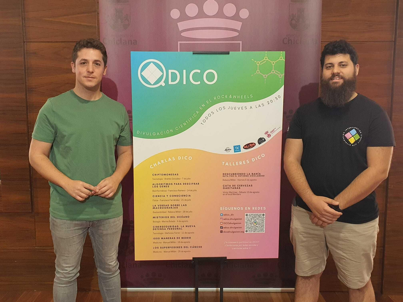 El delegado municipal de Juventud, José Alberto Cruz, y el responsable de Dico, Víctor Martínez, presentan el cartel.