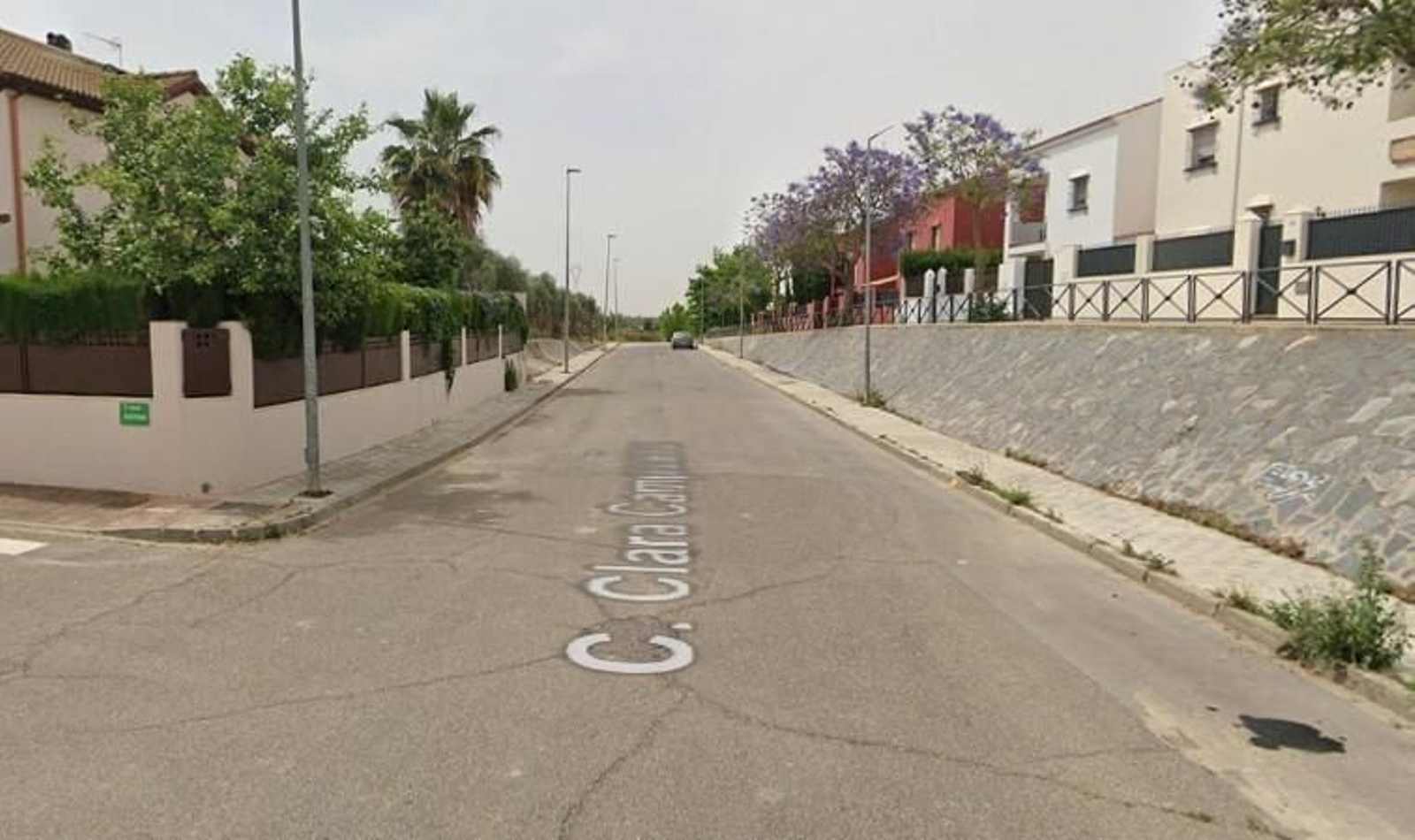 La calle Clara Campoamor de Valencina de la Concepción, donde ocurrió el suceso.