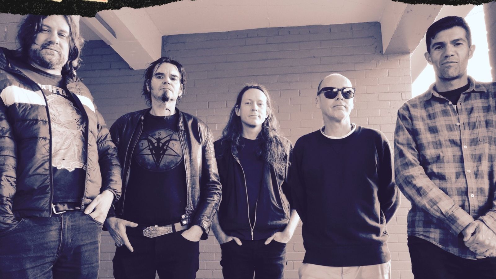 La banda australiana Brat Farrar liderados por Sam Agostino, primero por la derecha de la imagen.