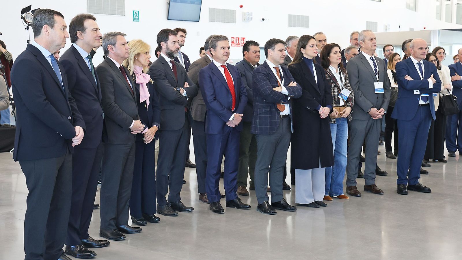 Autoridades y público asistente a la presentación del 'Alisios LNG' en el Muelle Sur del Puerto de Huelva.