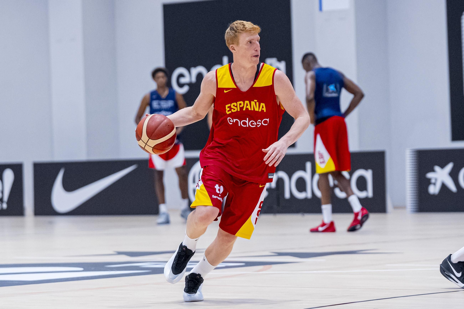 El primer entrenamiento de España con Mario Saint-Supéry y Alberto Díaz