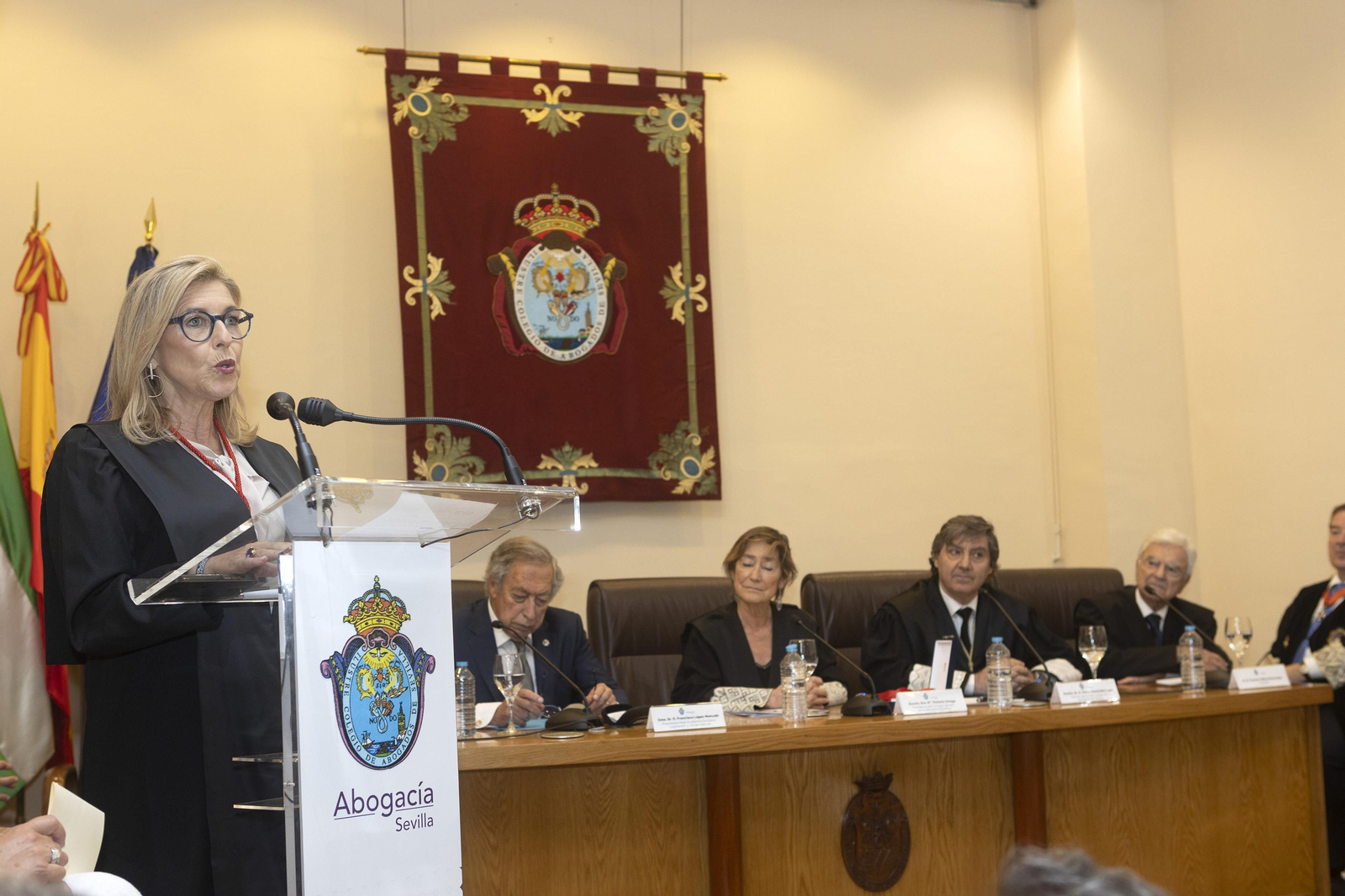 El penalista Francisco Baena Bocanegra recibe la medalla al mérito de la Abogacía Española. El penalista Francisco Baena Bocanegra recibe la medalla al mérito de la Abogacía Española.