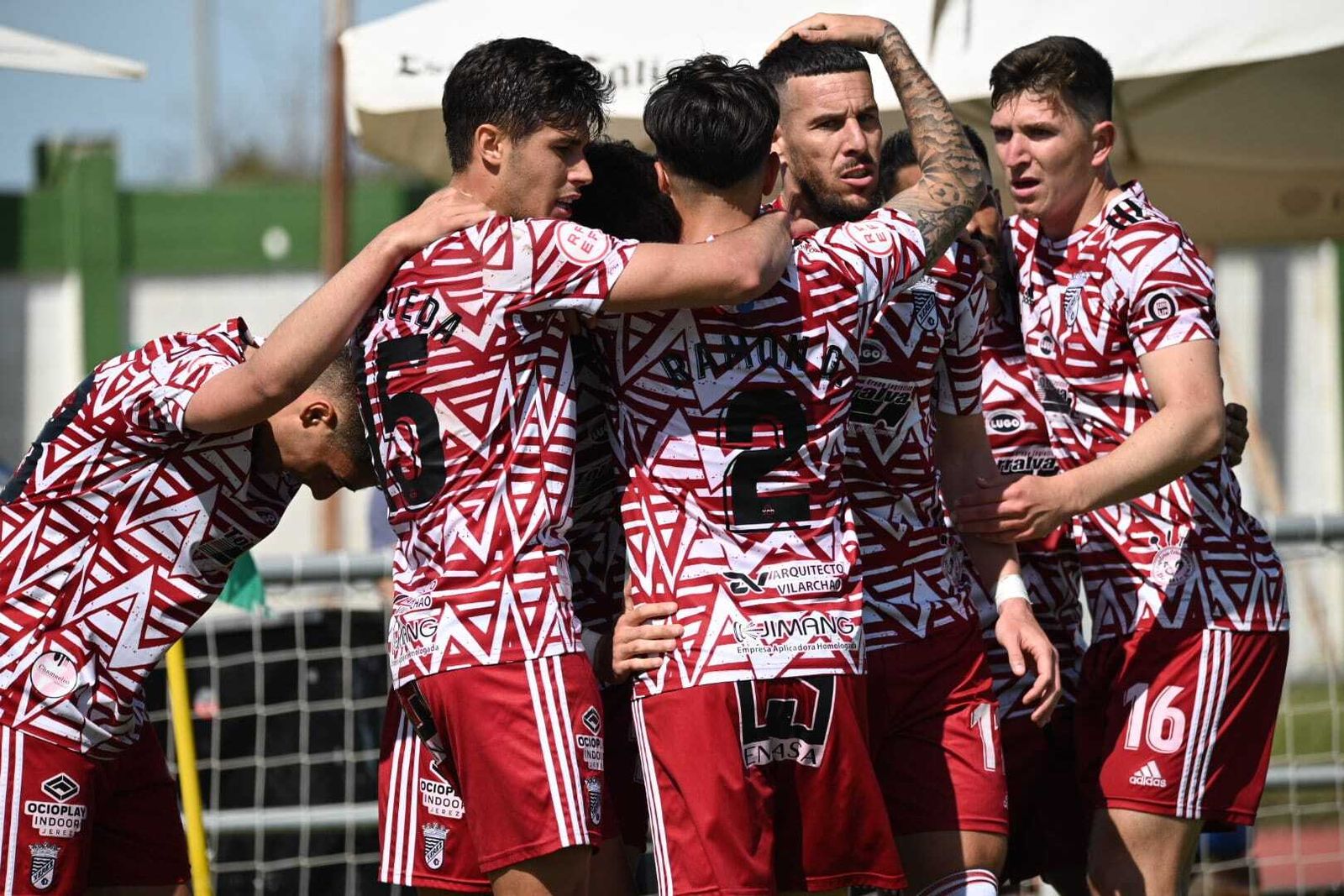 Álvaro Rey vio en Rota la quinta amarilla y es baja ante el Rota.