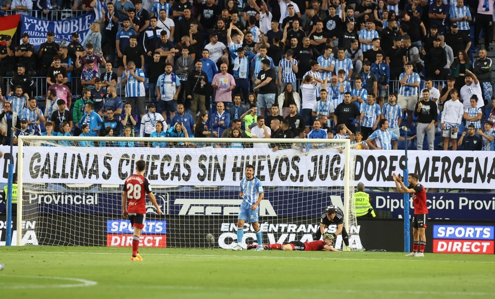 Pancarta crítica en Fondo Sur