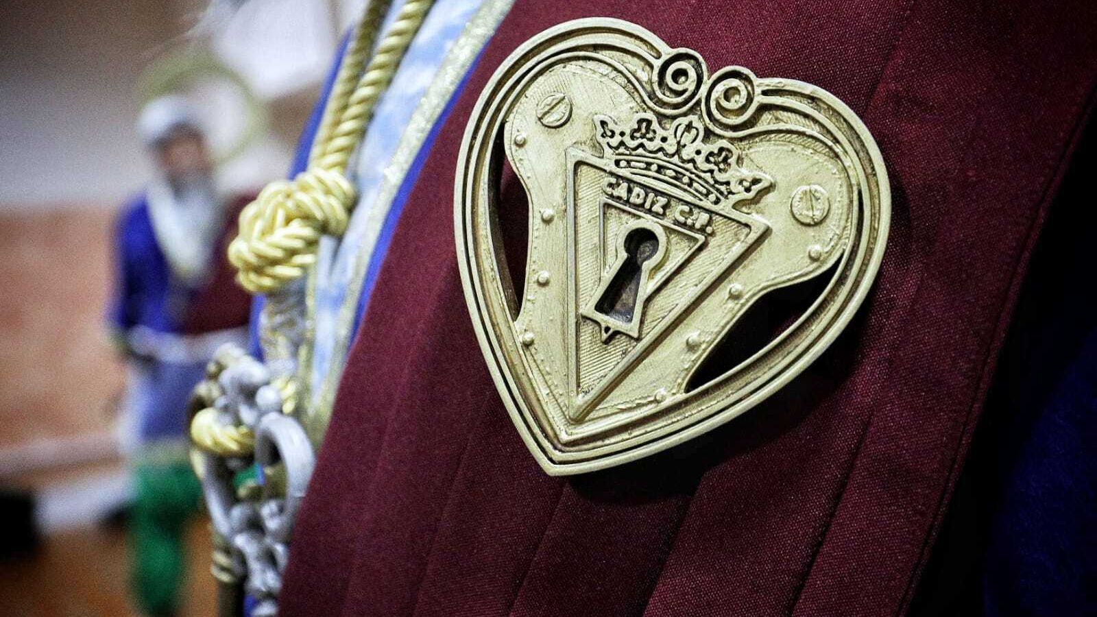 La cerradura del corazón con el escudo del Cádiz.