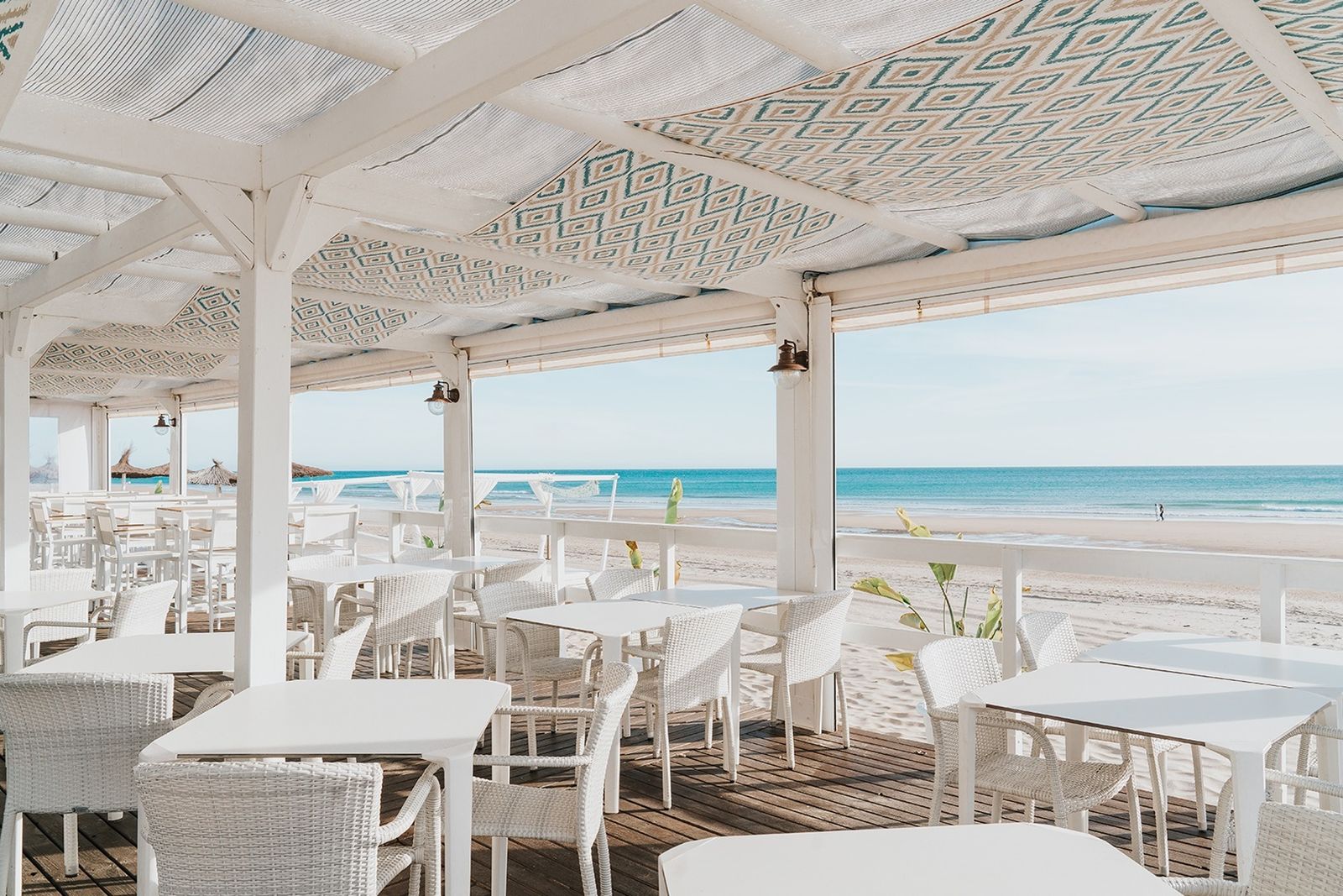 La tradición del chiringuito vuelve con Vincci Costa Golf 4* a la costa de Cádiz