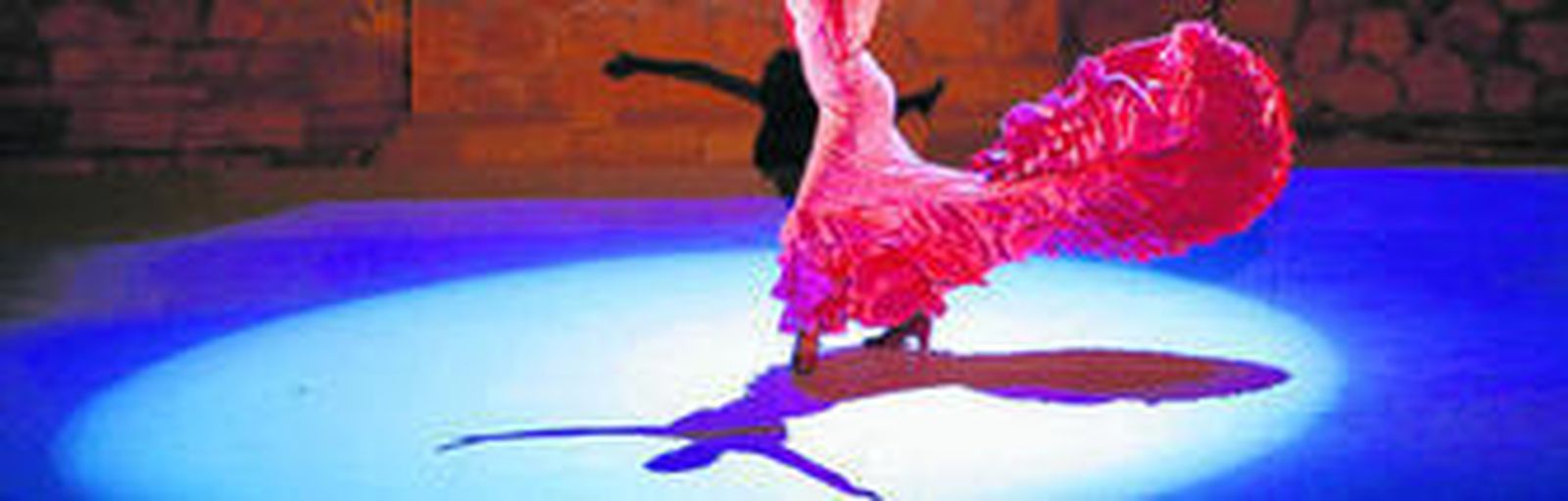 1. Una de las fotografías artísticas realizada por el fotógrafo Alonso Espartero.      2. El autor ha viajado a Estados Unidos para realizar una segunda tanda de entrevistas, vídeos y fotografías a profesionales del flamenco.