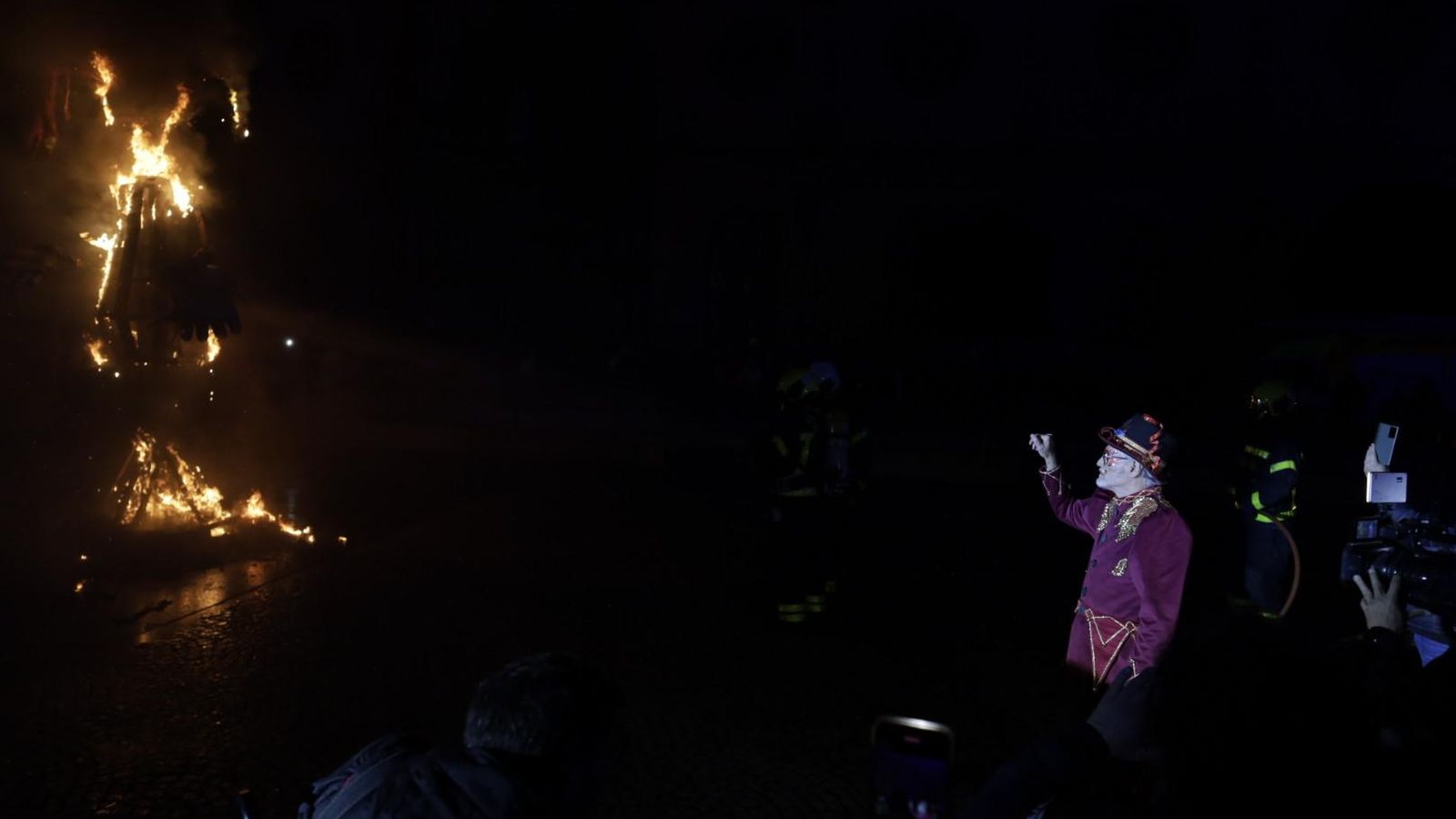 Búscate entre las mejores imágenes de la quema del dios Momo