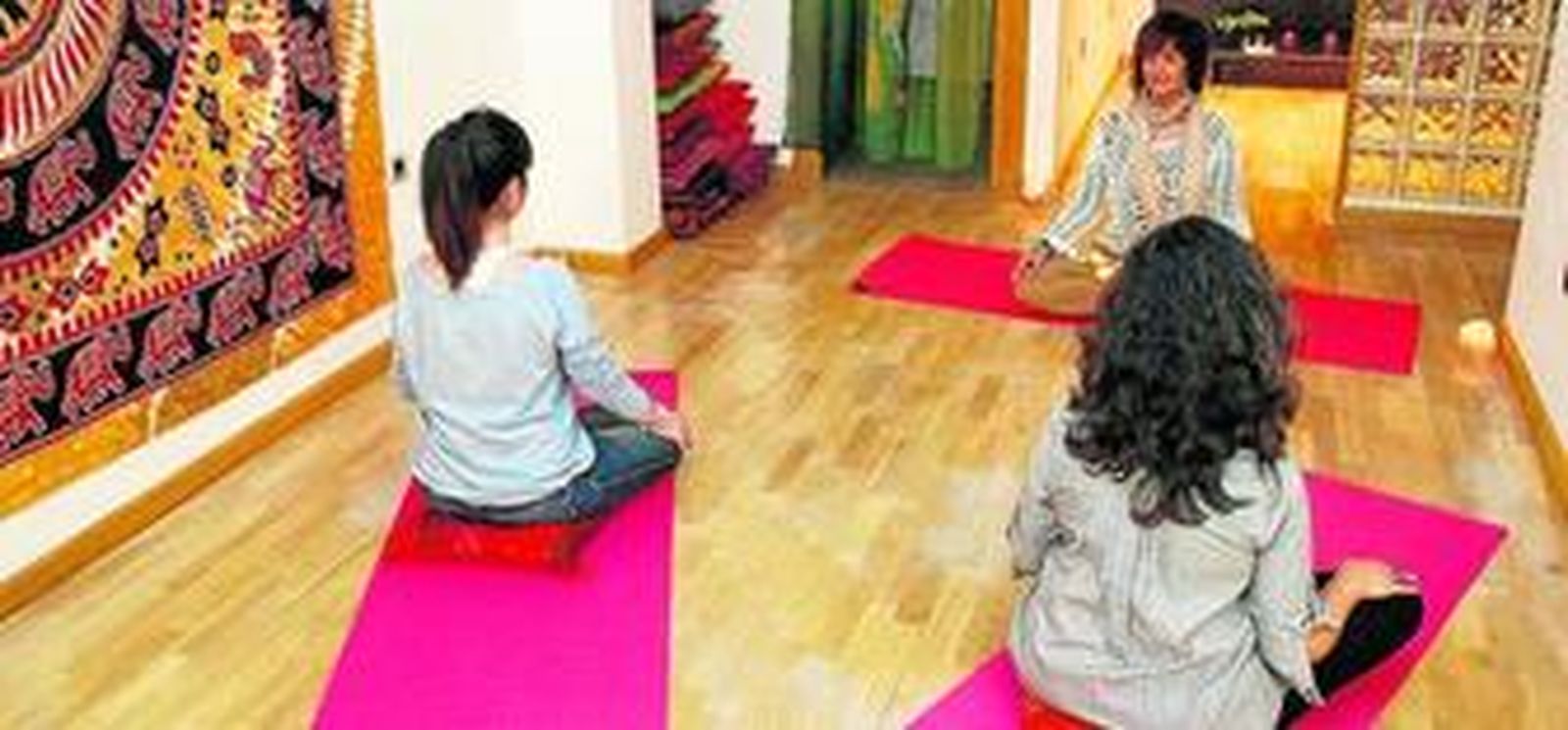Pilar Fernández en una de sus clases de Yoga en la calle Martínez Campos.